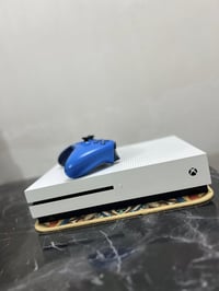 شباب،(Xbox One S) ونظافة تامة، كامل الملحقات وجاهز للتشغيل مباشرة.   💾...