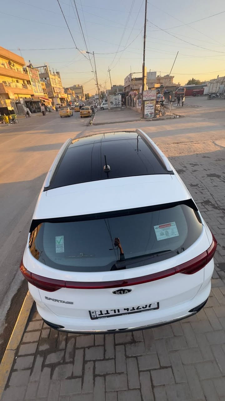 سبورتج موديل ١٩ شكل ال٢٠ خليجي شركة الدوليه مكفوله كفاله عامه عدى بارد بسيط جدا بلهلال الجاملغ الخلفي 
المواصفات 
سقف بنوراما 
مكينه ٢٠٠٠
فول تحكمات 
اشاير بلمري 
شاشه جبيره 
بصمه 
لد نهاري 
حساسات خلفيه 
اشارة ترحيب 
وبعد باقي المواصفات المعروفة 
السياره ماشيه ٤٥ حقيقي سبير منازل مدوشمه عام 
سياره جاهزه كل نقص مابيه تخم تاير جديد 
مكاني الحرية 
السعر 205 وبيه مجال حك الجية 
***********
