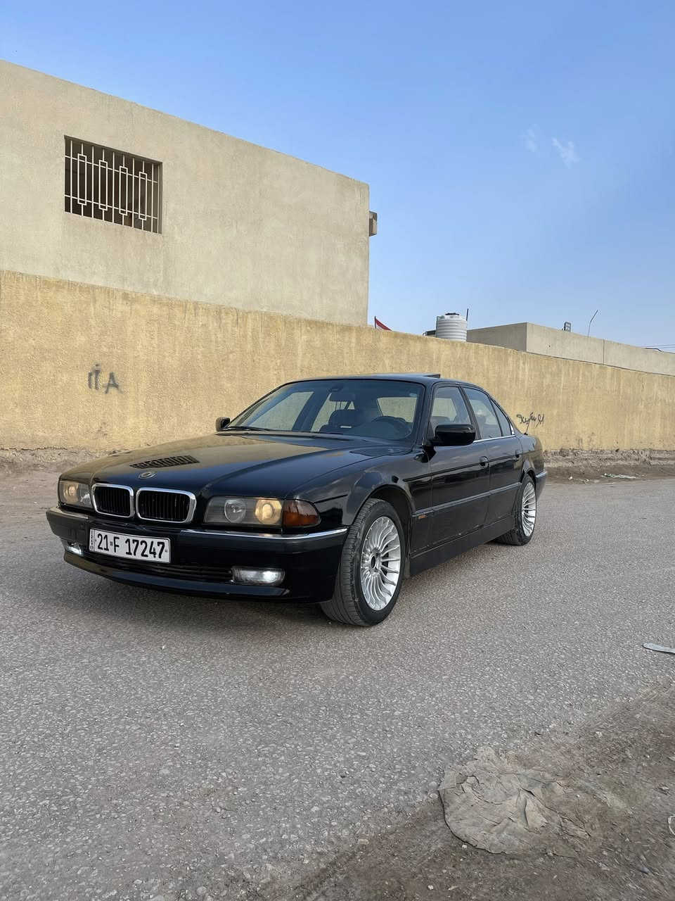 خفاش 740i أصل
موديل 95
فول مواصفات
فتحه سقف
كشنات وستيرن كهرباء 
لون اسود 
رقم دولي سليمانيه 
تخم تاير جديد 
الحداديه بيه ضعف
مكينه 8 سلندر 
كير تمساح 
سعر 65$
وكاله تحويل ثاني يوم 
مكان السياره بابل-قضاء القاسم 
***********
