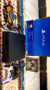 سوني 4 مهكر نضيف جدآ استعمال اقل الشهر سبب البيع ما عدي مجال الة جوستي...