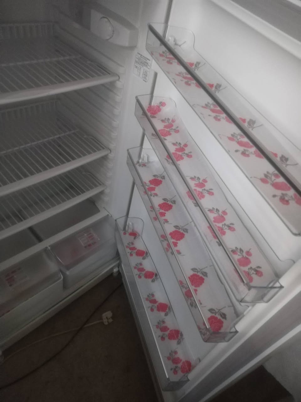 ثلاجه كلش نضيفه بعدها صفر بلادي للبيع *********** ***********
