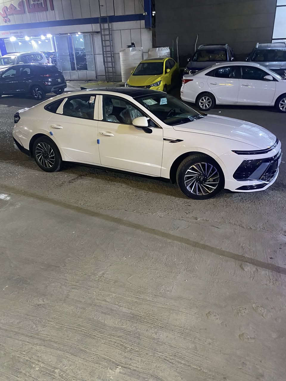 سوناتا موديل ٢٠٢٤ هايبرد خليجي ماشيه ٤٠ الف كيلو  فول سعر ٢٣٥ وبيها مجال بسيط  ***********
