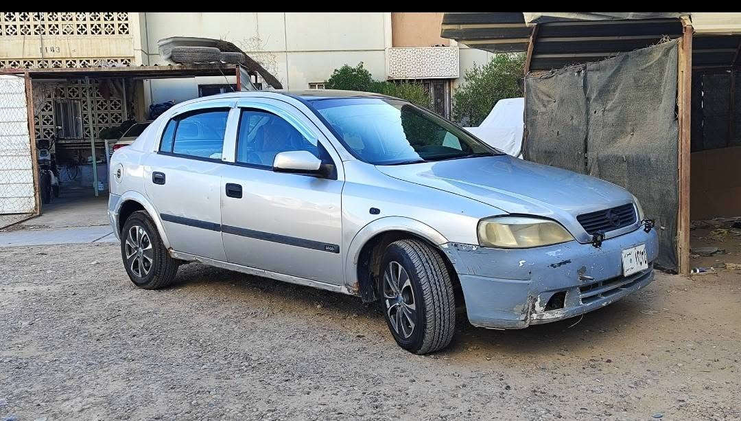 للبيع: أوبل أسترا (Opel Astra) موديل 2002
السيارة بحالة ممتازة وجاهزة للاستخدام (تراي وين ما تريد)، والشرط فحص.
المواصفات والتفاصيل
المحرك: دوش 1600 مفتوح (نشط وناعم جداً).
الرقم/اللوحة: رقم صدامي - محافظة صلاح الدين.
الوضع العام: السيارة نظيفة كلش، محرك ناعم جداً ومشيها مريح.
الداخلية:  (داخل يخبل ونظيف جداً مثل ما موضح بالصور شاشه  اناره محيطيه ).
منظومة التبريد: التبريد شغال لكن يحتاج (راديتر تبريد + صوندات تبريد جديدة لأن القديمات طكن).
السيارة للمستهلك اللي يدور نظافة وراحة بالخطوط والتنقل.
المكان/المعاينة: صلاح الدين
السعر: [38] (قابل للتفاوض البسيط أو قفل)
للتواصل والاستفسار: [***********]
 السياره عليها غرامه ينزل من سعرها
