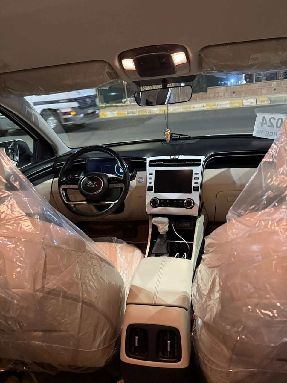 سلام عليكم
وتوسان موديل 24 خليجي ابيض مكفوله 
فول مواصفات ماعدا البنوراما 
ماشيه 45 الف 
 رقم بغداد تحويل ثاني يومي 
مكاني بغداد 
***********
