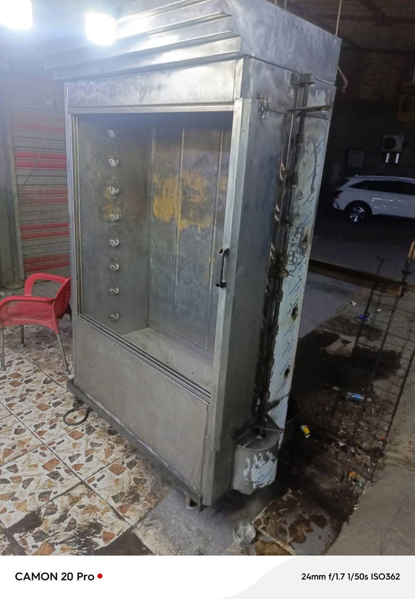 السلام عليكم للبيع شويات سوري اصلي مبطن ام العثمانية شيش السعر 350 ألف وبيها مجال  بصيط العنوان بغداد اليوسفية القصرالاوسط رقم الهاتف ***********
