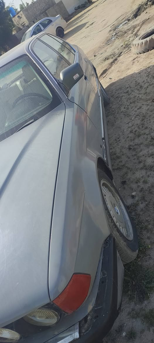 بي ام 735 رقم ديالى فقط سنويه ضايعه السعر 28 وبيه مجال المكان النجف ***********
