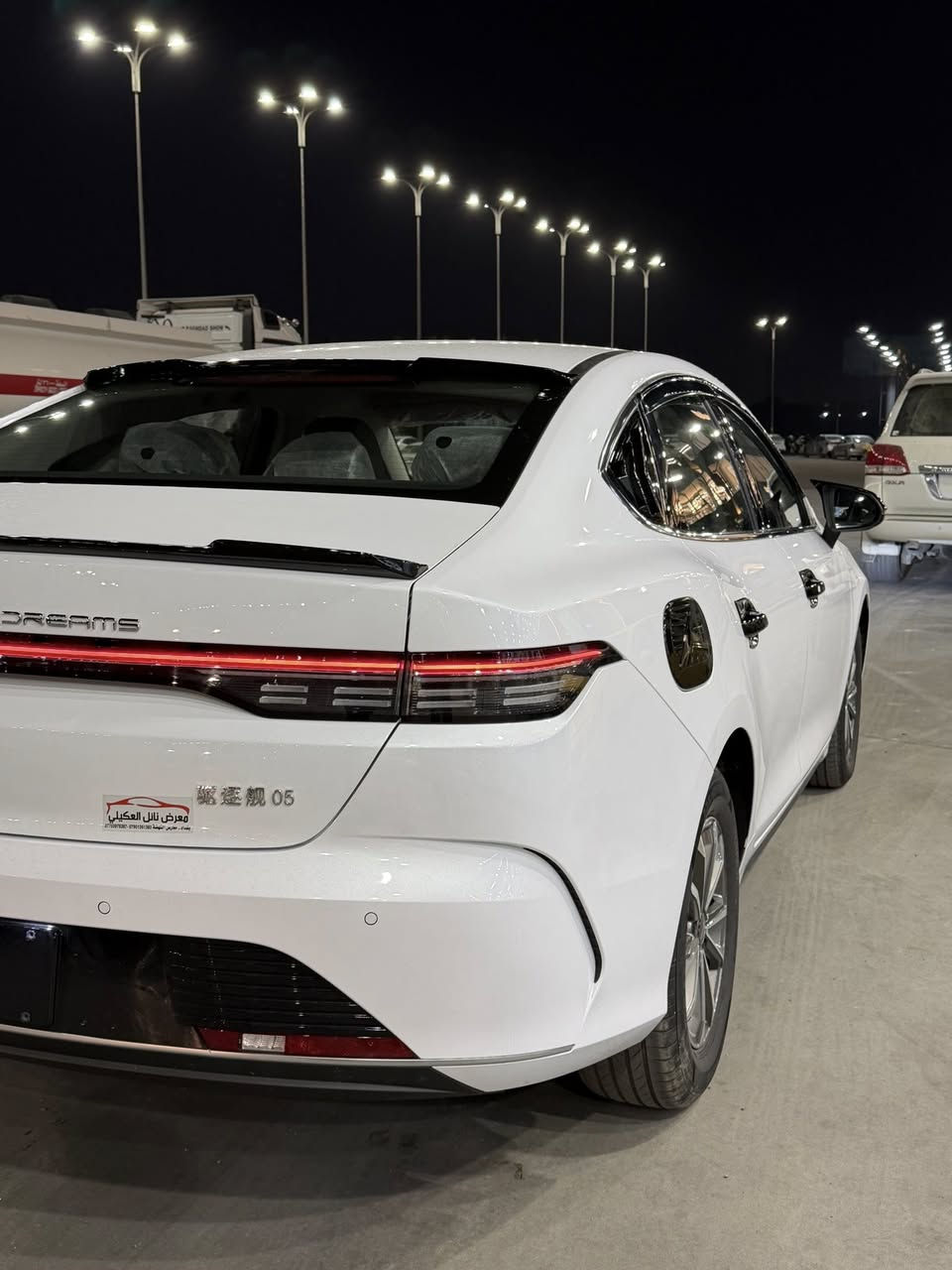 السلام عليكم 
  بي واي دي  BYD دسترويل 2025 التفاصيل ⬇️⬇️⬇️
⬇️⬇️⬇️⬇️⬇️⬇️⬇️⬇️⬇️⬇️⬇️⬇️⬇️⬇️⬇️⬇️
مواصفاتها:
🔥🔥🔥🔥

- شاشة دوّارة  🖥️

-  6 مكبرات صوت 🔊 

- حساسات وكاميرا خلفية 📷

– مثبت سرعة 

– مقاعد جلد ابيض رياضي 💺

-كير ماوس 

-اوتو ستوب

-حساس خلفي 

-كاميرا خلفية دوارة 

-اوتو هولد AUTO HOLD 

-هند بريك بصمه 

-تشغيل السياره بصمه ويا

 كارت ذكي

-لايت زينون 

-لد نهاري LED

-بك لايتLED

-3انضمة للقيادة 

-مانع تزحلق

-مثبت سرعه  Cruise 

-تشغيل عن بعد 

-شاشة ذكية تدعم جميع البرامج 

بيها كماليات 
(مطريات) (كفرات مرايه) (سبايد) (شبقه جامه الخلفيه) 
( كاعيه جلد كامله ) ( تغليف استيرن) (كفرات يدات) 
( نشره داخليه لد ) ( كاعيات) 
حبايب السيارة جدا جديدة بعدها بوضع الوكالة الزيرو ماشيه 250 كيلو صارلها 3 ايام مشتريها وصار عندي ظرف بعدها بدون ارقام فحص مؤقت بسم الشركة مكاني بغدادالجديده وسعر السيارة 19،750،000 دينار عراقي هيه وكمالياتها وعدتها كاملة واسف على الاطالة

للاستفسار الاتصال:***********
