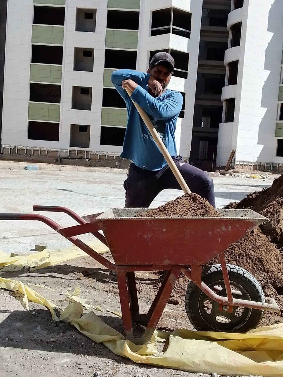 سلام عليكم سلام عليكم شباب لدينا عمال تصعيد مواد اسمنت وطابوق ورمل لدينا عمال تفليش بيوت تنظيف بيوت انقاذ
صبغ شبابيك اي شغله بالعماله لدينا عمال //***********
بيهن واتساب

