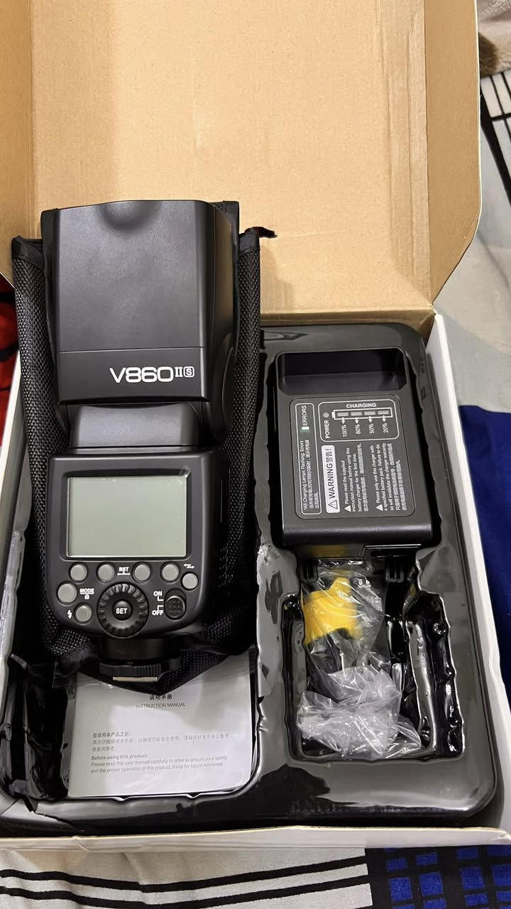 السلام عليكم 
للبيع الاضائة ad300proجديدة غير مستعمله مجرد فحص 
سبيد ||v860جديد غير مستخدم فقط فحص 
عدسه سوني 85فتحه 1.8
التواصل خاص عنوان بغداد 
***********
