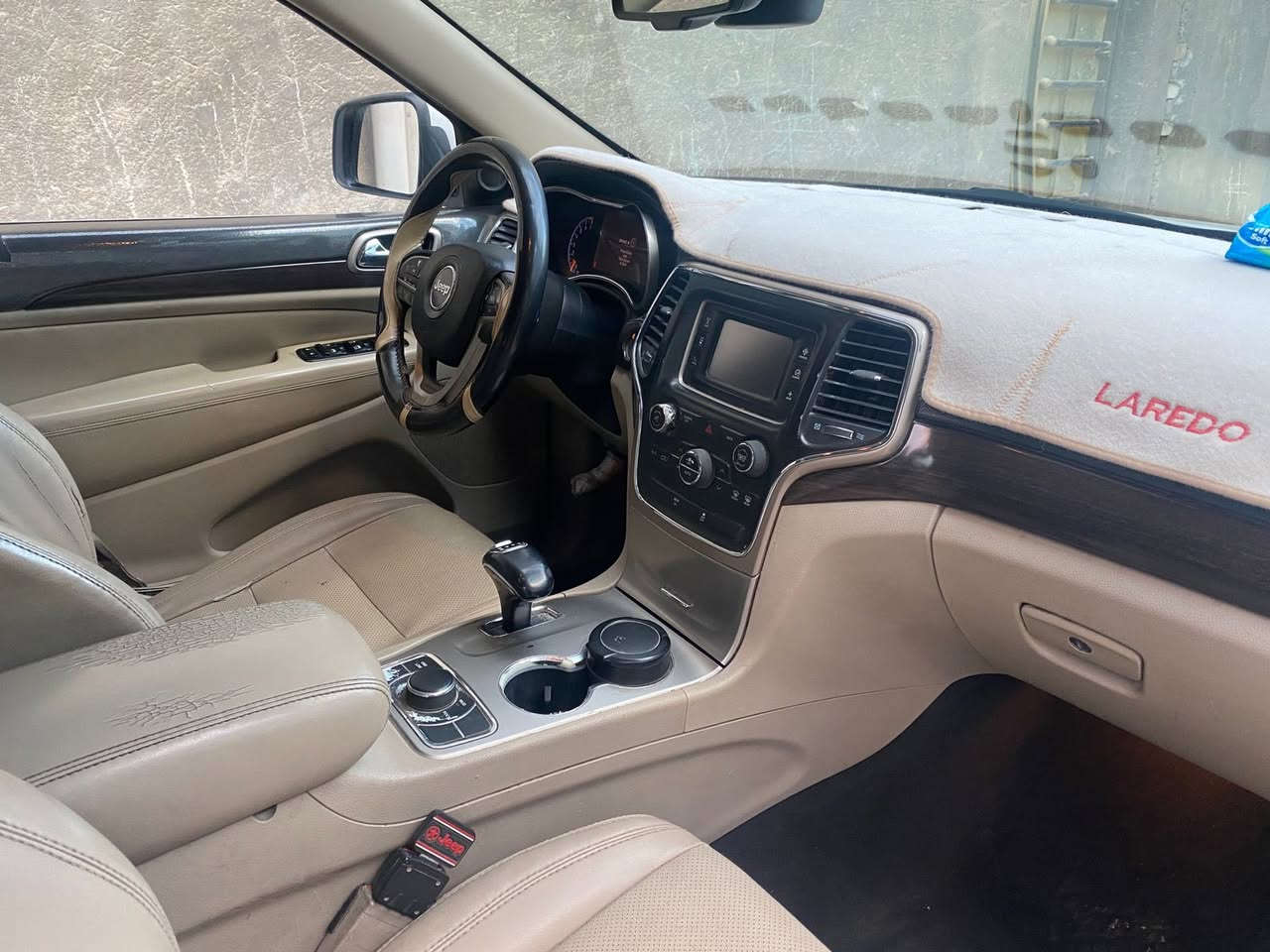 جيب 14 خليجي 
 حجم المحرك 6سلندر 3600 
*ماوس وضعيات قيادة الفور ويل
 *السياره فتحه
*غرفه السياره عسلي جلد 
*اناره ترحيب 
*بصمه دخول ذكي
بچم كبس شركه 
*كشنات الامامي كهرباء
 *ويل حجم 18
*خزن وضع المقاعد والستيرن
 *هوك امامي خلفي
 *شفتات ستيرن
 *كاميرة خلفيه
 *حساسات أمامية خلفي
 *دبل اكزوز 
*مرايا قلاب مع البك
 *تعتيم مرايا 
*ستيرن كهربائي متحرك
 *كشنات تدفئه وتبريد امامي خلفي
 *ستيرن تدفئة 
*كشنات حار بارد 
*لد امامي 
*لايت زنون 
*زراك لايت
 *سستم صوت 9سماعات 
*دمام خلفي 
*إشارات مري 
*كير طياره 8نمر 
*تحكمات ستيرن فول
 *تدفئه مرايا جانبي
 للاستفسار الاتصال ***********
مكان السياره حله مركز المدينه  
ملاحضه السياره بيها صبغ 3 قطع بدون دواخل  السعر 20 الف وبيها مجال  قليل اعتذر عن المراوس
