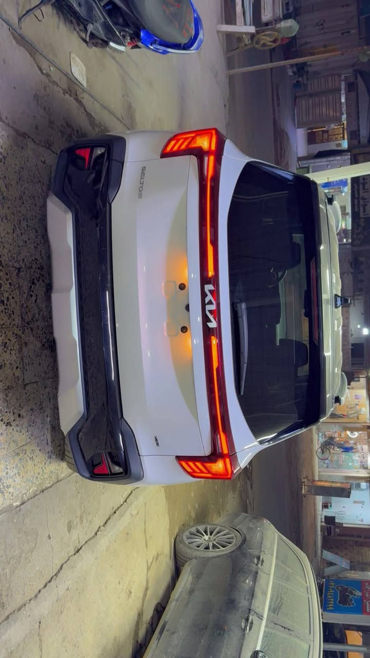 2024 KIA Seltos, S
@إشارة 
🔥 كيا سيلتوس 2024  | نص مواصفات 
✔️ تو كلر 
✔️ مكانه بغداد الامين الثانية 
✔️ مكينة 2000 (المرغوب
✔️ داخلية  أسود
✔️ شاشة كبيرة تدعم Apple CarPlay
✔️ رادارات + تحديد مسار + نقطة عمياء
✔️ وكاميرا
✔️ إشارات بالمرايا
✔️ ماشية 34 الف 
✔️ حادثه مرفق بلصوره تبديل دعاميه فقط نفس اللون 
💰 السعر: 155 وبيه مجال 
📞 للاستفسار: ***********
