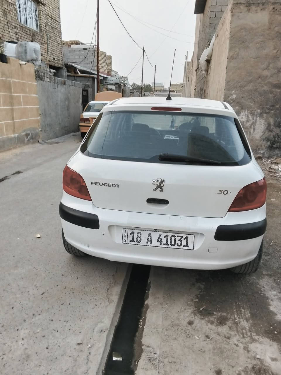 السلام عليكم
بيجو فرنسي 307
موديل 2005
السيارة بأسمي السيارة مكفولة لا ضربة ولا صبغ
حرامات مصفره عارضها 48
المكان بغداد حي النصر 
التواصل ***********
