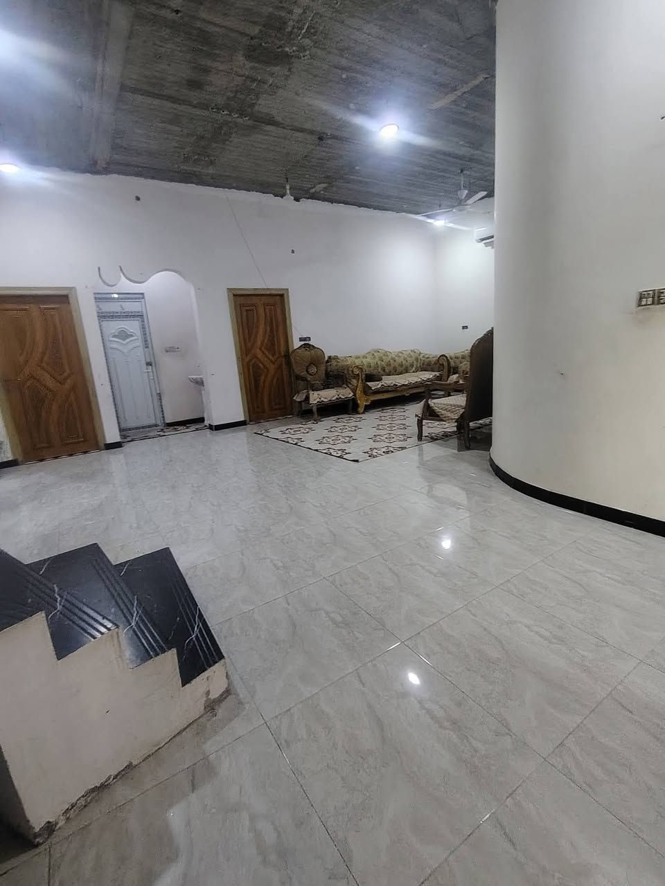 ياالله اسعد الله اوقاتكم بكل خير احبتي
يتوفر دار سكن #طابو زراعي عراقي سند 25 وكالة ونسخه من الطابو ومكاتبه
يتكون من #غرفتين منام #وصاله  #وديوان #ومطبخ وصحيات داخليه وخارجيه وكراج سياره
#العنوان البصره ابي الخصيب محيله طريق الوسطي شارع قمر بني هاشم
#المساحه ٢٥٠ متر 
#السعر المطلوب 68 مليون قابل للتفاوض
#للأستفسارأتصال***********

