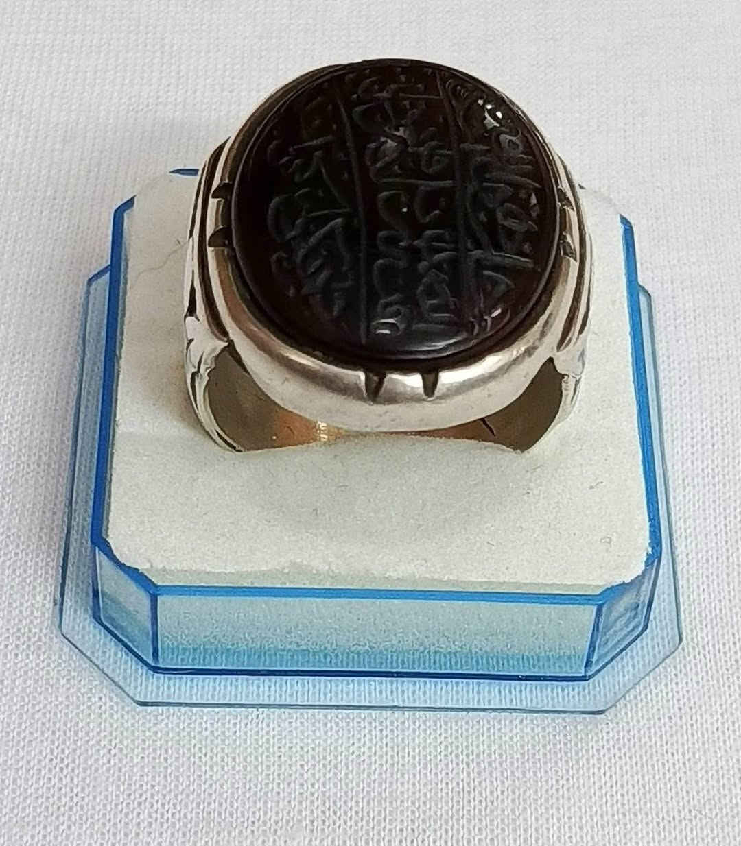 ‏خاتم العقيق اليماني شفة الخاتم قديم صياغة ثقيلة فضة 925 قياس الخاتم25
‏ السعر الخاتم110الف
‏توصيل جميع المحافظات5الف
‏*********** بغداد, العراق
