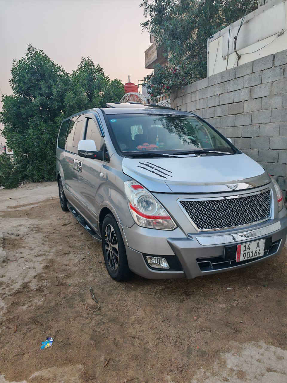 السلام عليكم استاركس 12 معلايه 19 سياره جاهزه من كلشي فول مواصفات خليجيه فتحات سياره كلهه ع البلاد محرك سبلاين سياره مكفوله فقط بيهه رشه صبغ كوريا ربع جاملغ خلفي وربع باب سلايت موجوده بلصور مشر عليهه سياره بسمي ارقام دوليا شرط تحويل  بيع مستعجل  مكاني البصره للستفسار ع رقم ***********
