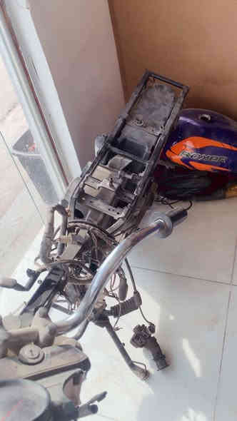 شاصي +هاوزن+ماشه+ستان تعليك  شاصي مكفول من العواج ومن الحادث  واوراق اصولي لُِآ زنجار ولا شي  
سعره ٣٥٠ الف اتصال فقط يولد تحياتي 
***********
