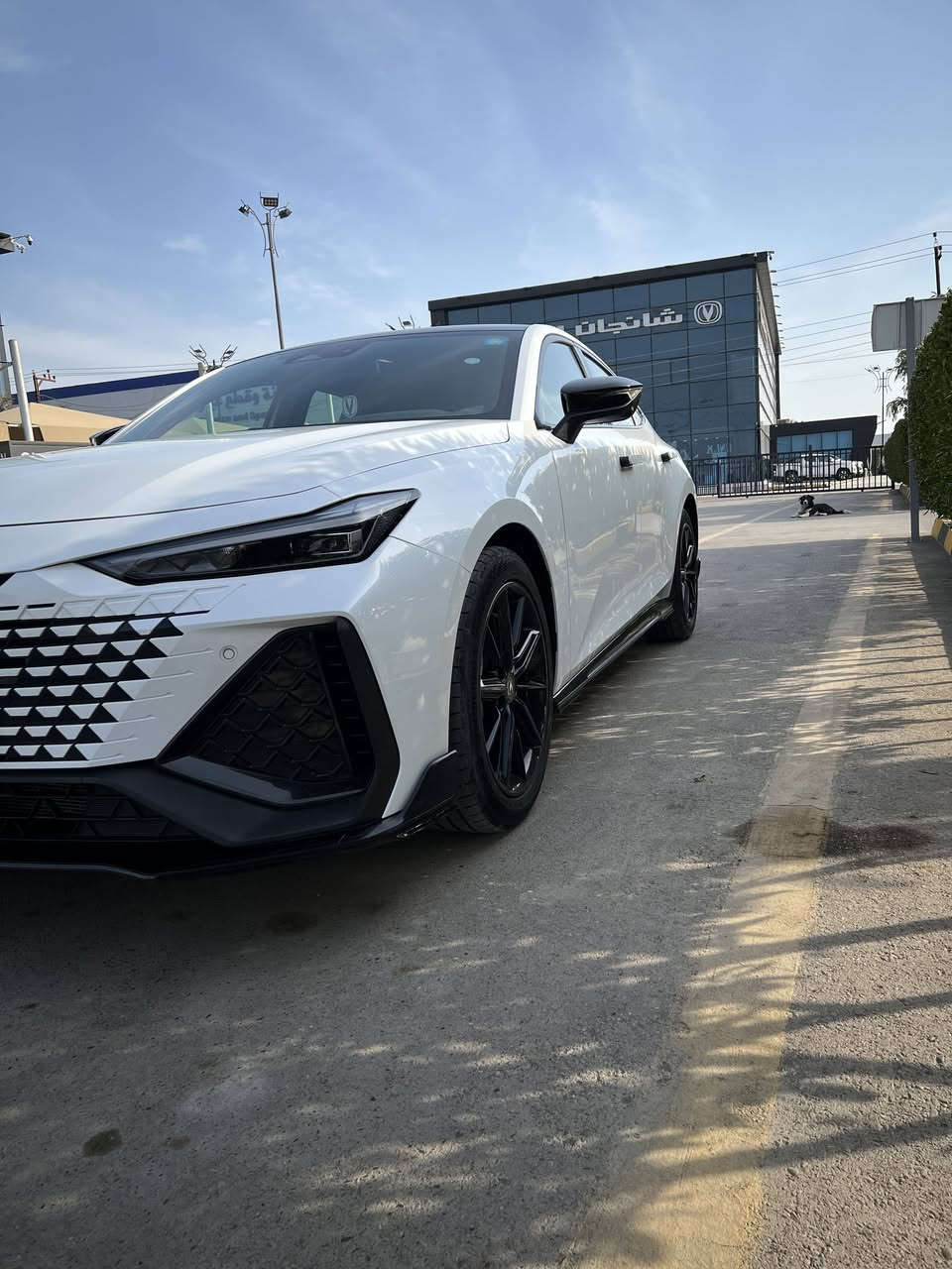 شانجان يوني في uni v داخل ضمان الشركة
موديل 2025 مرقم بغداد بأسمي

 محرك 2000 تيربو
 قدره حصانيه 229 حصان
 وعزم دوران 390 نيوتن متر 
گير اوتماتيك 8 نمر 
بانوراما
ويل رياضي حجم 18
بصمة تشغيل وفتح السياره باب السائق والصدر 
خاصية اغلاق وفتح الشبابيك والجناح والصندوق من البصمه
كشنات رياضيه من الجلد الفاخر 
كشنات تحكم كهرباء 
تبريد كشنات
فول تحكمات ستيرن 
شفتات سرعه 
قفل سرعه وقياده شبه ذاتيه 
صندوگ تحكم كهرباء 
مرايا جانبيه قابله للطي كهربائي 
اشاير بالمري 
4 كاميرات ذات دقه عاليه وصوره 540 درجه
تحذير مغادرة المسار 
رادارات وحساسات امامي خلفي 
كزوز و 4 صالنصات حقيقيه 
جناح خلفي كهربائي 
وضعيات قياده متعدده ايكو نورمال سبورت سمارت +وضع السباق 
ابل كار بلي + اوتو كار بلي 
نظام صوتي من سوني مع دمام خلفي 
المحرك ياباني والگير الماني ومنظومة التبريد ياباني 
ماشيه 15 الف كيلو فقط قابل للزياده,
علمًا تغليف ارضيات + صندوق 200$

السعر 28000 مليون 
 الاتصال واتساب ***********
وممنون مقدماً .
