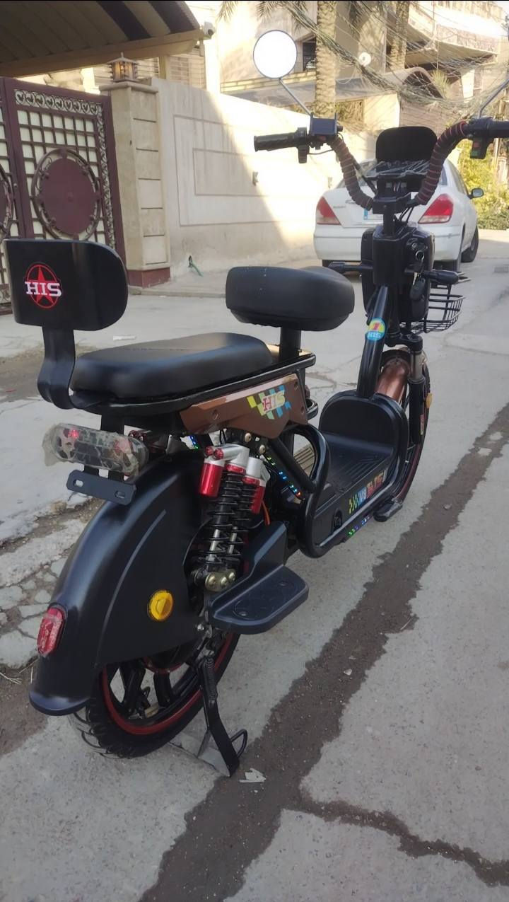 السلام عليكم دراجه شحن حجم 14
شركه HIS الغنيه عن التعريف
دراجه بعده جديده كلش مابيه اي نقص
استخدام اقل الشهر بعده بل ستيكر مال شركه 
وياه شاحنه الاصليه وبصمتين وسويجين 

السعر 350 الف وبيه مجال بسيط
العنوان بغداد الامين الثانيه 
رقم الهاتف ***********
