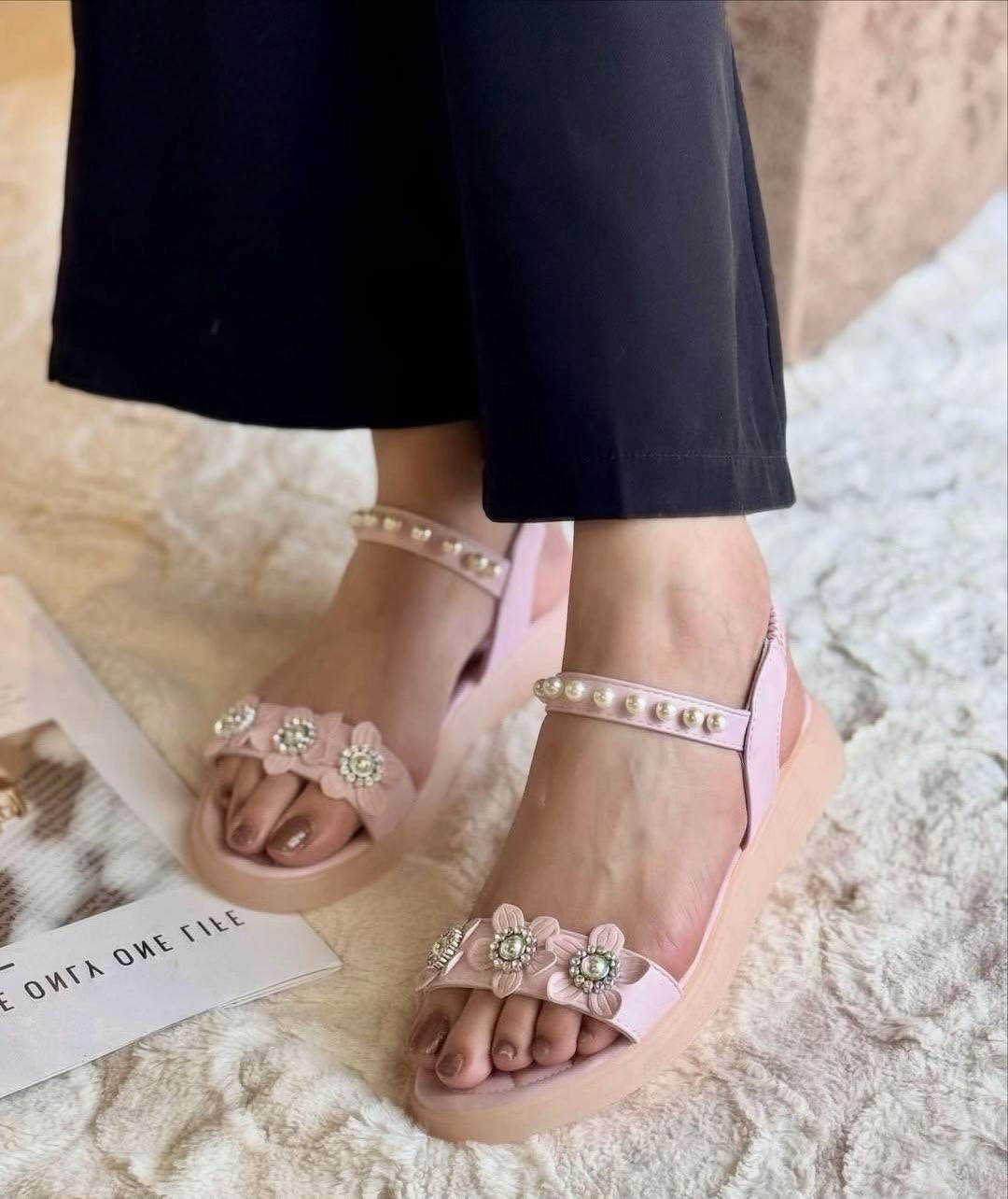 ⁨	⁨	⁨	صندل فلات ✨. شغل و كوالي راقي  قاعدة مريحة بـ اللبس 🫶🏻 القياسات 37_38_39_40 السعر 10  📍الفرع الاول : العامرية شارع العسل مجاور مكتبة العسل 📍الفرع الثاني : العامرية شارع العسل مقابل مجمع اليزن 📍الفرع الثالث : الاعظمية شارع الضباط مقابل كص الآغا البغدادي⁩⁩⁩⁩


**إذا كنت صاحب هذا الإعلان وتريد حذفه لأي سبب، رجاءا أرسل رسالة إلى الدعم الفني**