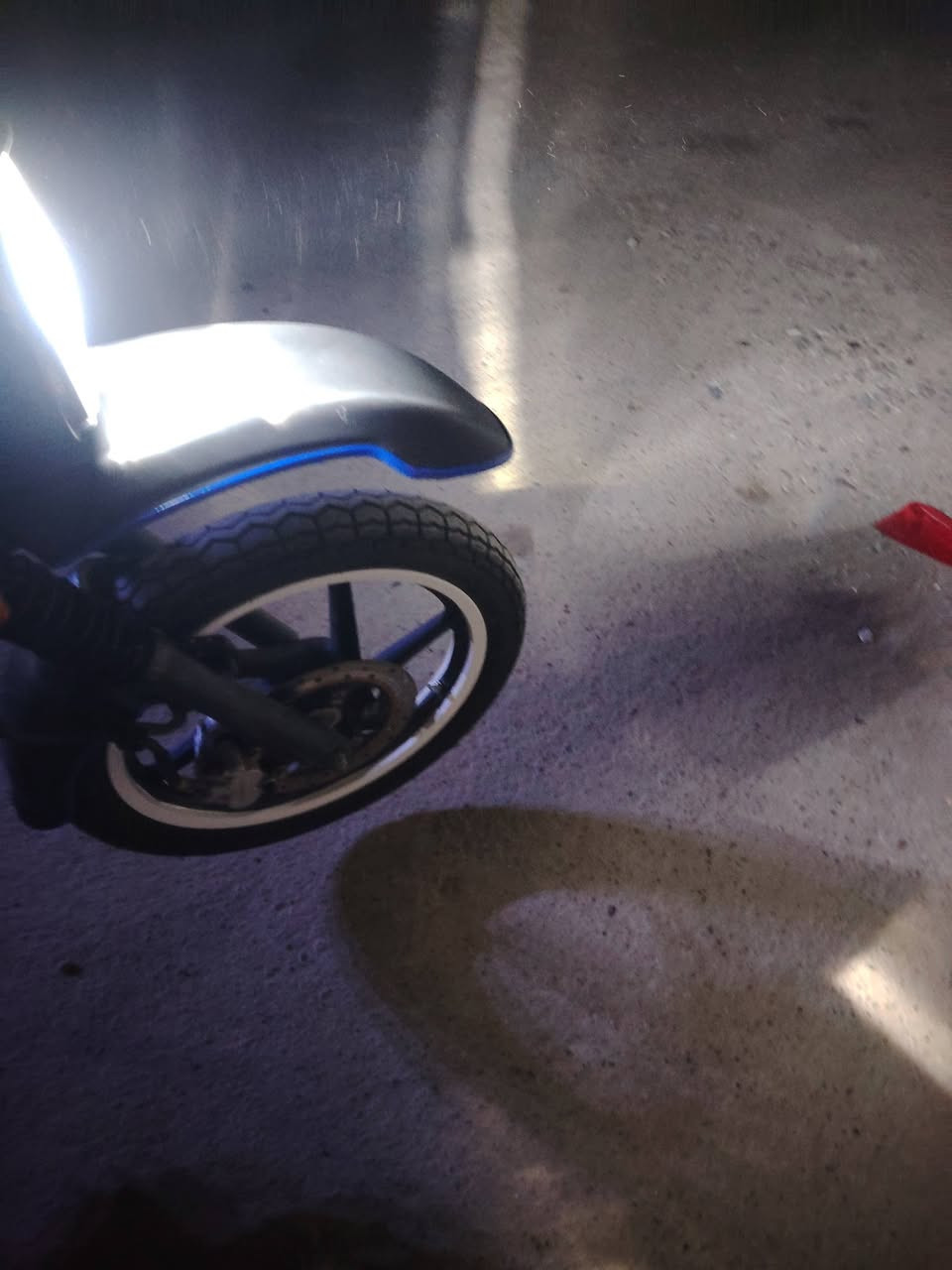 سلام عليكم شباب دراجه بوكسر مديل 2022 دراجه بس بيه خيط تبخير رايده مليونين و بيه مجال حك جيه تدلل بل سعر ***********
