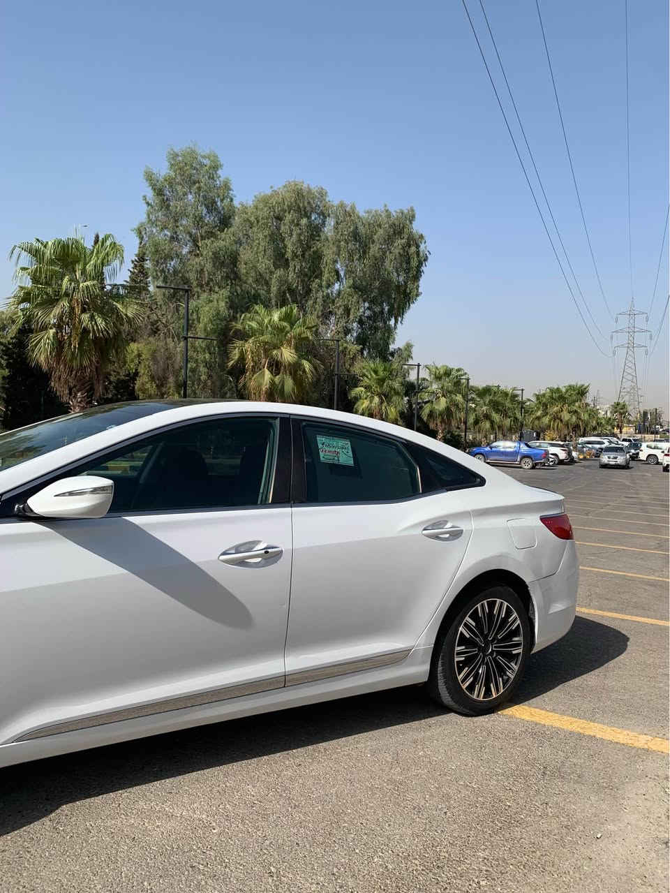 السلام عليكوم
هيوندا ازيرا موديل ٢٠١٢ فول قپات مواصفات پانوراما كوشن جلدو خه زن و كوشن هيته ره سپورتى و ويلو گيچ زينو لايت ليد و زينو و گه له ك مواصفاتيت دى ساره گه له ك يا پاقژه تنێ ئيك قتعه سبغه بێ داخلى و بێ ئايرباگ سنگو پشت كه پسن ساره يا جاهزه و بێ مه صره فه گێر و مه كينه شه رتن مه كينه ٤ پستنه ته بريد هيته ر شه رتن تحويل غرامه شه رتن. سارێ 800$ غرامه يێ لسه ر دێ ژبه ر سعرێ هێنه خار سعر ١١٥ ورقه و مه جاله ك يێ تێدا هه ى (رقم تلفون)—(***********) دهوك, العراق
