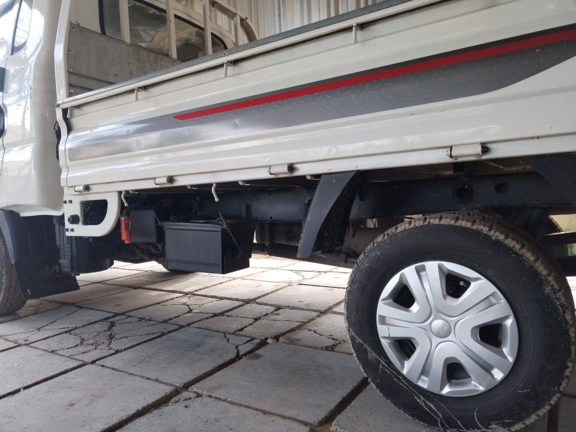 السلام عليكم
للبيع كيا  2700 
مديل 2017 شكل ل 18 
رقم واسط بأسمي تحويل مباشر 
هزه قبل سبوع جددتها 
تخم تاير جديد صدر كله جديد 
السياره مناقصها برغي 
السونار مرفق بل منشور 
السعر 120 وبيها مجال 
العنوان بسمايه قرب سيطرة اللج 
للستفسار ***********
***********
