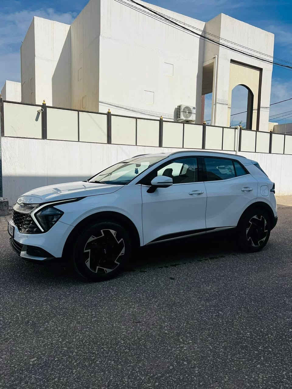 السلام عليكم سبورتج 2023
كيا سبورتج 2023 خليجي
رقم بغداد نكليزي باسمي تحويل ثاني يوم 
 مكفوله كفاله عامه بيها بارد  قليل 
محرك ٢٠٠٠دوش ماشيه 55 الف 
حساسات امامي
حساسات خلفي
لايت زينون + LED
كشافات 
بك لايت LED 
مفتاح التشغيل بصمة
ابواب بصمه 
تشغيل عن بعد 
دشبول شاشة 
شاشة Apple Car play
كـامـيـرا خـلـفـيـة دوارة.
مثبت السرعة Cruise
المودات والأوامر الصوتية
أوضاع القيادة  Drive Mode
فحص أنظمة السيارة 
حساسات ضغط اطارات  
شفتات مقود
نظام ترحيب  
قطعتين تبريد
هاند بريك بصمة 
نظام مانع الانزلاق
نظام نزول المنحدرات
اشارة في المرايا الجانبية
مخرج منفذ الطاقة

السعر 210 قفل
مكان السياره نجف مجمع الاميرات 
رقم تلفوني ***********
