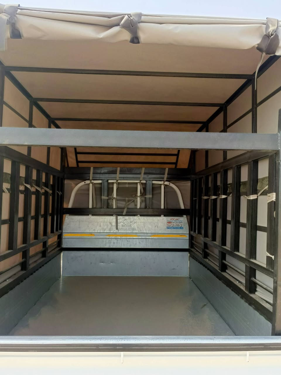 السلام عليكم ورحمه الله وبركاته محجر درجه اولى جديد  كلش مستخدم صدكني أقل ال20يوم ممحمل بيه جديد كلش كامل هو الجادر مالته  السعر 850 للستفسار اتصال ***********
