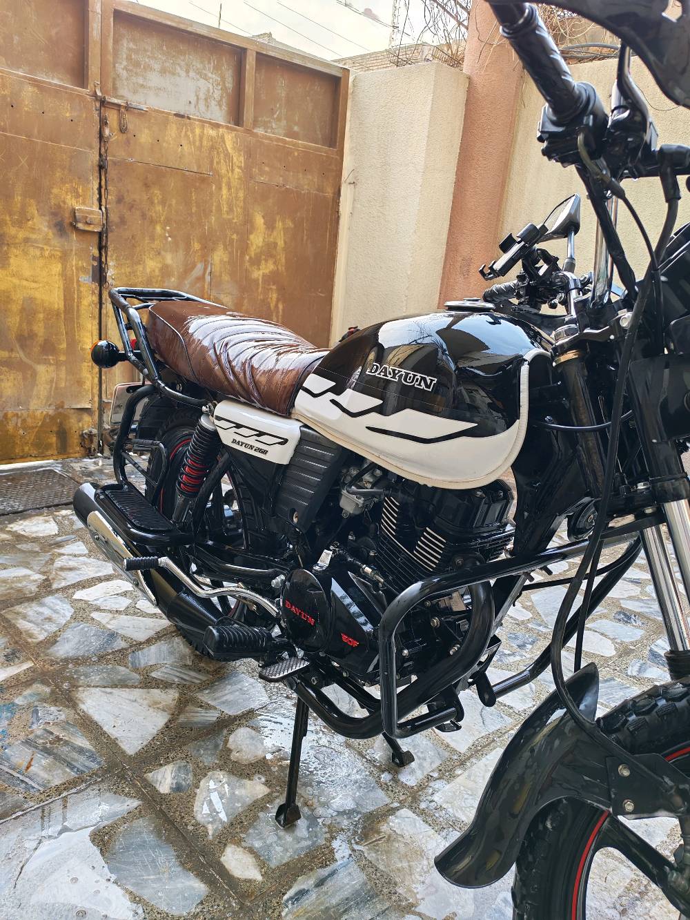 
شنو موديل الدراجة؟: 
دايوان جبلي 
كم سعر الدراجة المطلوب؟: 
2500 وبيه مجال بسيط 
وين موقعك بالعراق؟: 
العنوان بغداد الشعب 
هل توجد أوراق تسجيل رسمية؟: 
سنويه ورقم إنجليزي 
هل السعر قابل للتفاوض؟: 
شي كلش قليل 