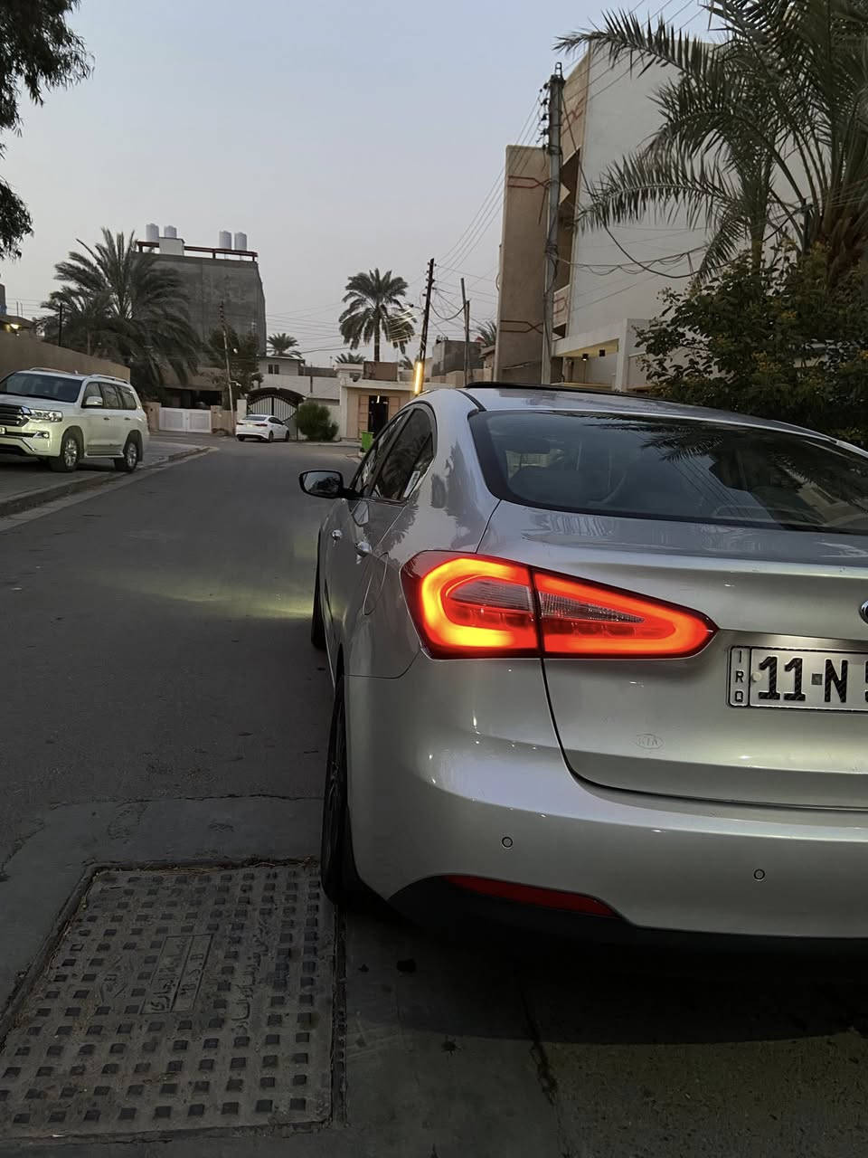 السلام عليكم
سيراتو 2013 خليجي مواصفات خاصة فول الفول 
بصمة + بصمة ابواب وجنطة 
ترحيب عند القتراب 
مري شفط 
تبريد منفصل + شاشة بل تبريد 
كشنات جلد 
فتحة 
لدات خلفية لدات امامية 
حساسات خلفية امامية 
كامرة + مسجل شاشة لمس بلاد 
مكينة 1600 دوش بلاد مفتوح قبغ ولفات فقط 
بيها قطعتين صبغ باب او جوملغ 
السيارة بيها سونار 
ماشية 145 
العنوان : بغداد السيدية 
السعر : 112$بيها مجال بسيط 
الرقم : ***********
