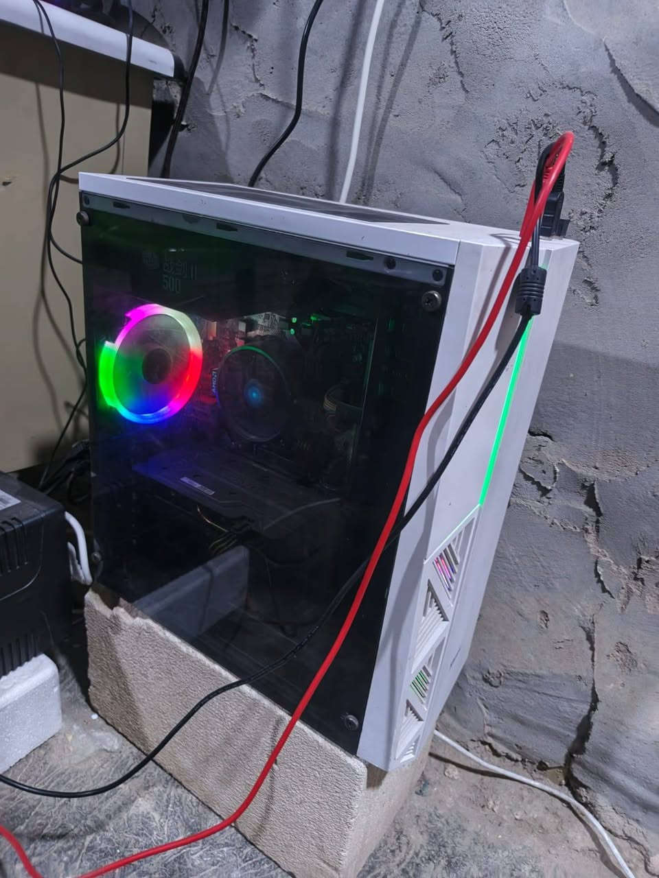 المواصفات:
🔹 المعالج: AMD Ryzen 3 3200G
🔹 كرت الشاشة: Radeon Vega Graphics (مدمج)
🔹 الرام: 16GB RAM
🔹 النظام: Windows 10 Pro 64bit
🔹 DirectX 12
🎮 الأداء:
يشغل Warzone طبيعي 👍
يشغل هواي ألعاب بدون مشاكل
مناسب ألعاب أونلاين ورعب وألعاب متوسطة
💰 السعر: 500 ألف وقابل للتفاوض
🚚 يوجد توصيل
📍 المكان: بابل
📞 رقم التواصل:
***********
ملاحضه:الشاشه الجبيره مو وياها فقط الصغيره و وياها يده بلي فور
