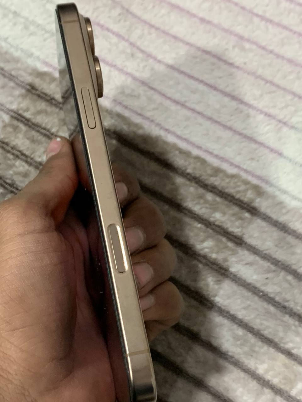 السلام عليكم ايفون 16 برو ماكس
بطاريه 91 توه صارت نزلت من التحديث جانت 97 مشحون 342 دوره 
تلفون نضيف بمعنى الكلمه 
كامل ملحقات كارتون + كيبل شحن
تجيك وياه كفرات هديه 3 
مكاني بغداد مدينة الصدر تجي للبيت تاخذه مكفول من كلشي 
*********** 

السعر 1350 الف
