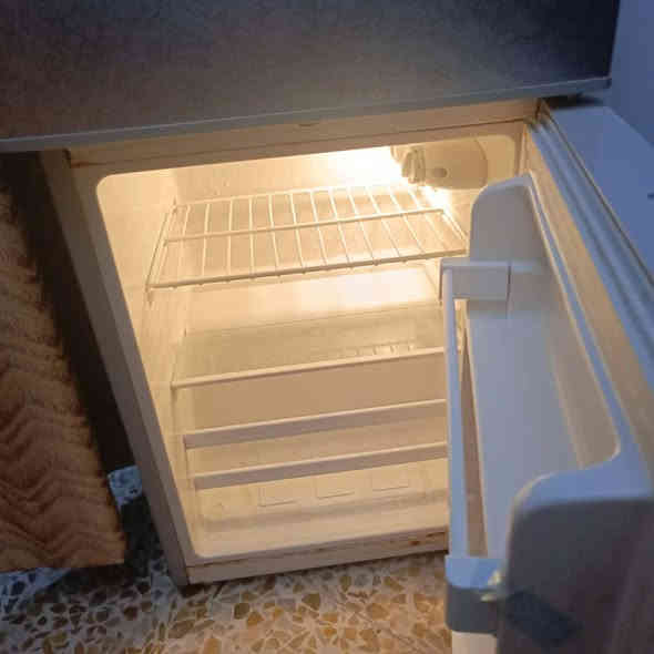 السلام عليكم عندي هاي الثلاجه للبيع السعر ١٢٥ وبيها مجال الاتصال،***********
