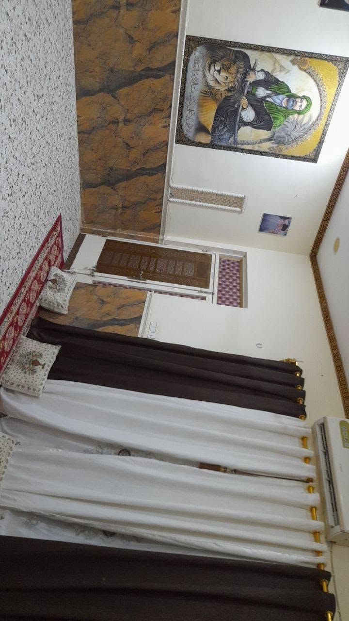 السلام عليكم بيت للبيع المساحه 200 طابقين مع ارض المساحه 1500متر في منطقه المدثره الاتصال على الرقم ***********

