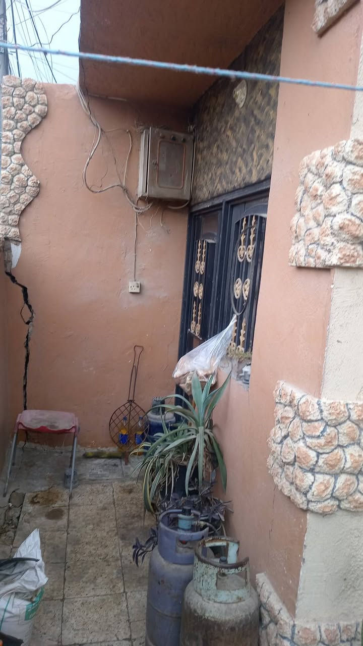 السلام عليكم دار صابو مساحة ١٢٠ م للبيع بناء قديم بمنطقة المواصلات قرب جامع خديجه خدمات كامله تبليط ماء مجاري كهرباء مدارس طابق ونص غرف عدد ٢ الاتصال على الرقم ***********
