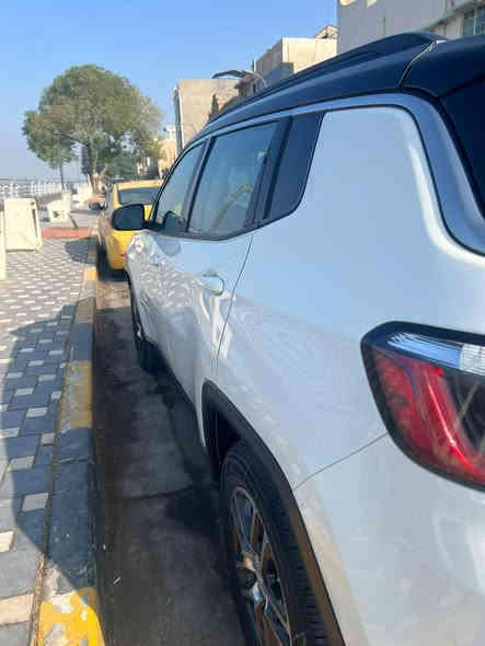 سلام عليكم مرخصة لادمن جيب كونباس موديل 2018سياره مال بيت ما متعوبه جديده معنه الكلمه حداديه جديده تخم تاير جديد اصلي حادثه بس جاملغ وشويه من البنيد ما مبدل نفسه مرجعي السعر 140بيه مجال شي قليل اتصل فقط ماجاوب خاص*********** مكانه بغداد العضمه
