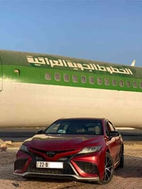 لبيع فقط كامري امريكي se 2021ماشية 83الف حادث موضح بصور بيها صبغ شبرين...