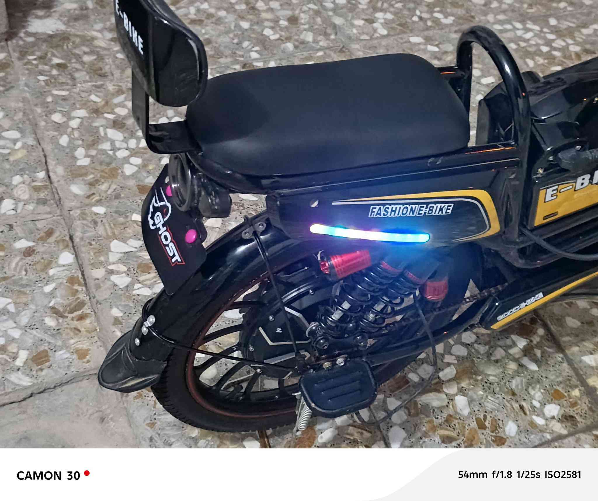 للبيع درجه شاحن موديل 2025
درجه نضيفة كلشي شغال بيه
اربع بطاريات وماصرله هواي من مشتريه وما مشي بيه هواي
اشاير يمنه ويسره 
لايت،وهورن،ونشرات،وخمس نمر 
الكهربائيات اي عطل مابيه، وسله كبيره اماميه، ومرايات اثنين، وشاحنه اصليه شرط.
ملاحضة درجه اي نقص واي عطل مابيه بيه، 
ودرجه كلش نضيفه واي عطل فلوس كروه عليه تفحص بيدك شوفت عينك
السعر 450 وبيه مجال قليل حك جيه
مكان نجف حي العسكري 
وتوصل علا فيسبوك...


**إذا كنت صاحب هذا الإعلان وتريد حذفه لأي سبب، رجاءا أرسل رسالة إلى الدعم الفني**