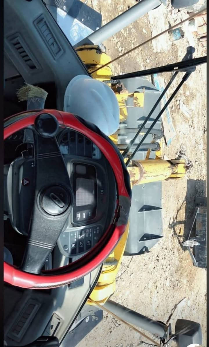 شفل كوماتسو 270 دفع رفع فول مكينة جاهزة للعمل قمارة دور تدفئه تبريد ليبر واحد. رقم جديد انكليزي بغداد سنوية لحد 2031 بأسمي تحويل ثاني يوم المكان بغداد  السعر210///***********
