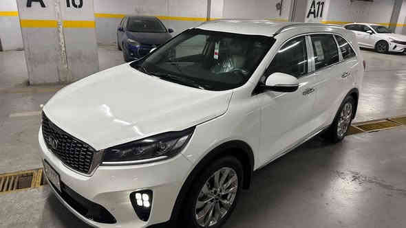 السلام عليكم  للبيع فقط 
الي يدور جديد اخت الزيرو فابلون الشركه بيه السياره مخزونه
كيا سورنتو موديل 2020 خليجي ستلام. شركه على يد وحده من الزيرو كفاله عامه والشخط والرصعه 
مكفوله من كلشي بشرط الفحص 
ماشيه32 كيلوحقيقي 

الموصفات 
⚜️صندوك كهرباء ⚡️ 
⚜️بصمه 4
⚜️بردات
⚜️ثلاث وضعيات قياده
⚜️كشنات جلد 
⚜️كراسي كهرباء
⚜️مانع نزلاق 
⚜️حساس امامي
⚜️حساس خلفي
⚜️كامره خلفيه دواره
⚜️شاحن لاسلكي 
⚜️شاشه 
⚜️▪️7راكب 
⚜️▫️ 6سلندر 
⚜️▪️ 3قطع تبريد
⚜️فول تحكم
⚜️كراسي جلد اوف وايت
⚜️سبير منزل
⚜️مري شفط
⚜️ويل كب 20كروم بلاد
العنوان بغداد العامريه 
السعر 278$$
اللاستفسار(‏‪***********‬‏) بغداد
