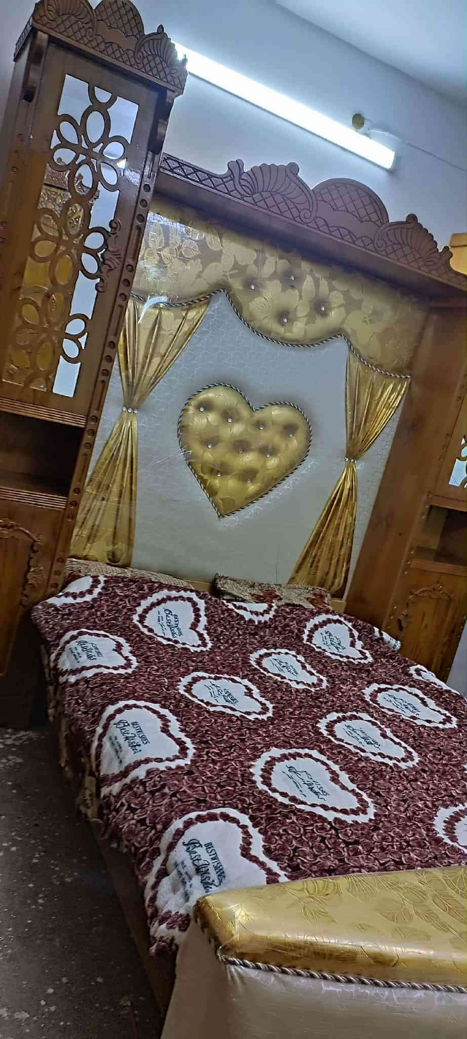 غرفة نوم نظيفه حيل بعدها بنايلونها فصال شغل عراقي خشب رقم 1مع دوشك سعر 900شراي اتصل  علي رقم غير متواجد ع فيس ***********
