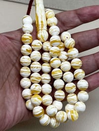 مسابيح مستكة • شبيه الكهرب • بيض حمام