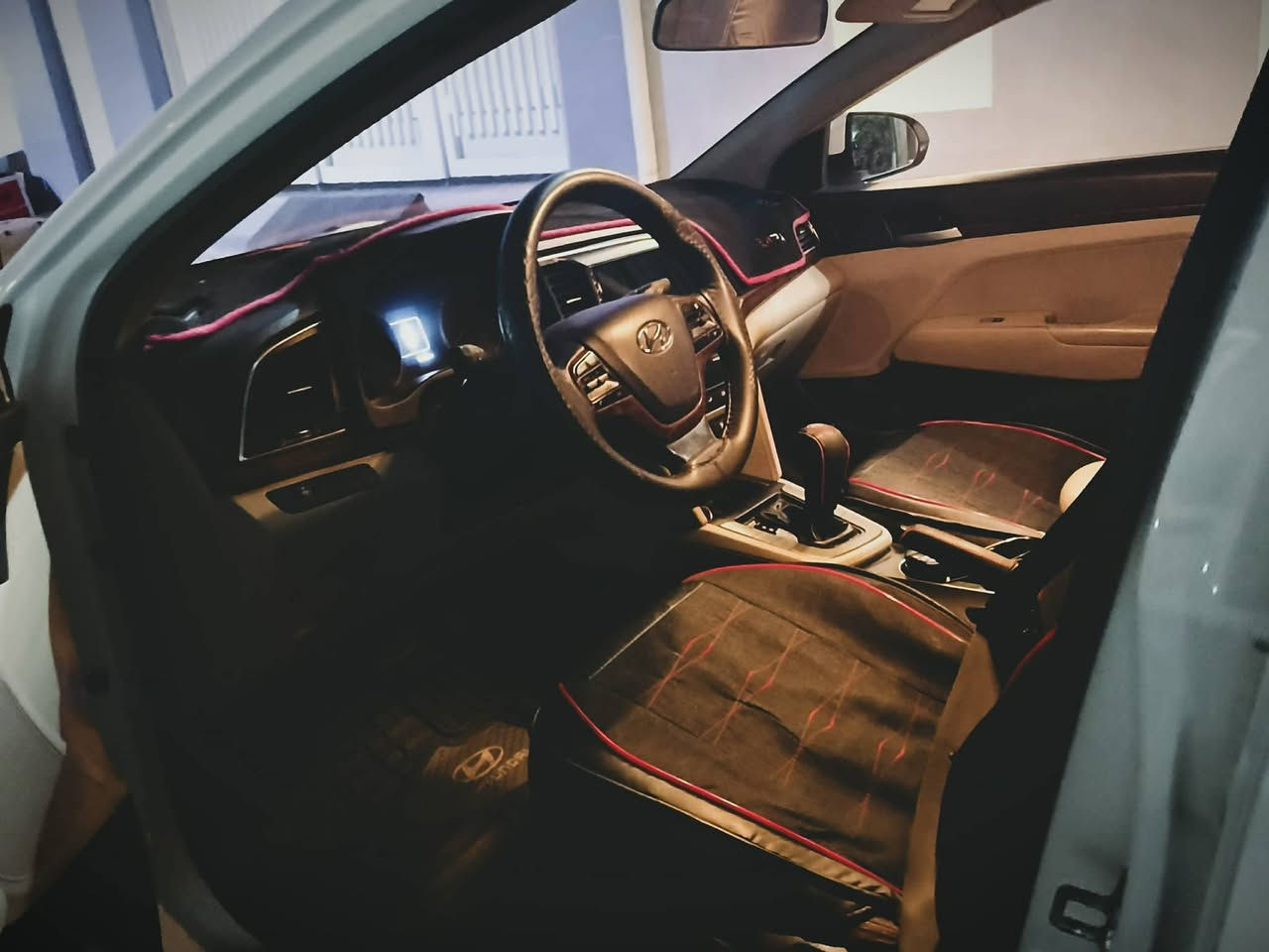 سلام عليكم  عندي النترا خليجي موديل  2019محرك  2000فول عده البصمه بيه فقط كارتين والباقي كفاله عامه  السعر 164وبيه مجال السياره رقم بابل انكليزي باسمي رقم الموبايل مكانك نجف ***********احمد ابو مصطفى
