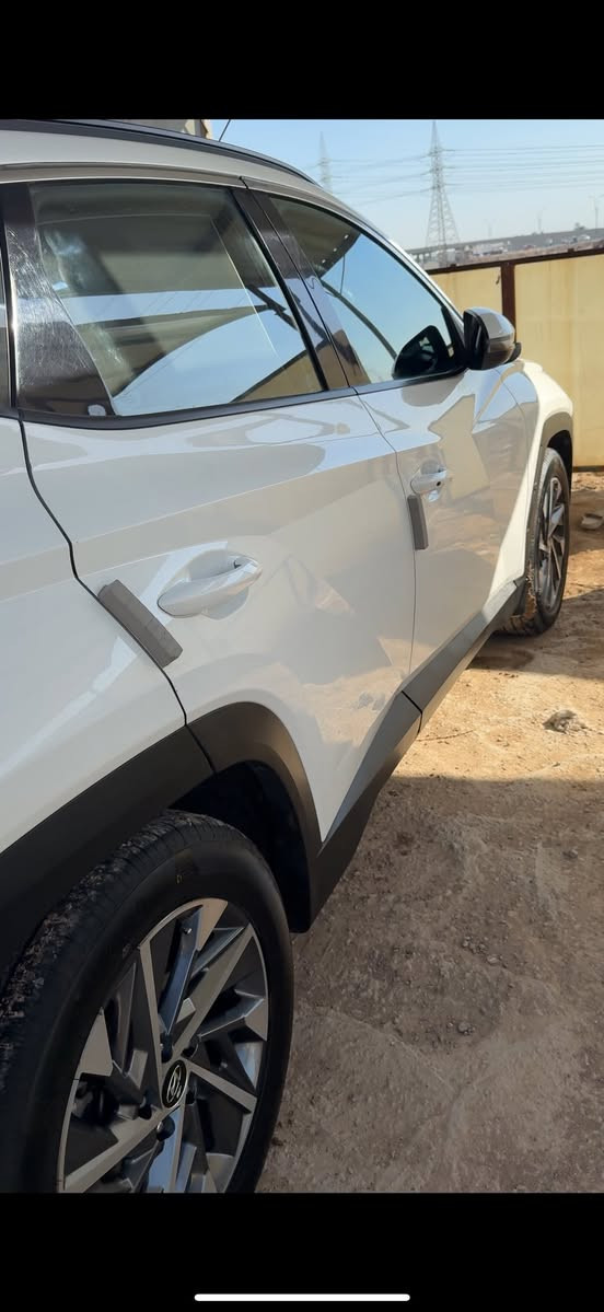 هونداي توسان 2021
فئة Limited 
رقم بغداد خصوصي

المحرك 2000cc  
دفع أمامي  
الممشى 130 ألف كم

المواصفات:
• شاشة ديجتل كاملة  
• Apple CarPlay  
• تشغيل عن بُعد  
• بصمة وتشغيل زر  
• مثبت سرعة  
• حساسات أمامية وخلفية  
• كاميرا خلفية  
• كشنات كهرباء  
• مانع انزلاق ABS  
• إنارة محيطية  
• ستائر خلفية  
• مصابيح LED  
• مقاعد قماش أبيض  
• مواصفات كثيرة ومعروفة بالفئة العليا

السيارة نظيفة جداً  
بدون حوادث  
فقط بارد بالجاملغ الأمامي الأيسر ودعامية

مكان بغداد
***********
