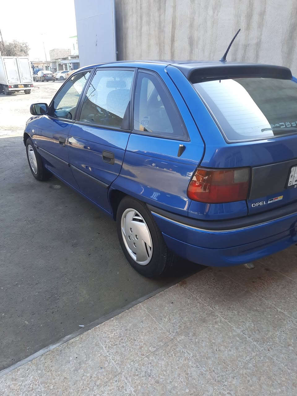 السلام عليكم
اوبل استرة للبيع موديل 93 
كابون بانزين ورقي 
كير و محرك شرط 
رقم مسطرة و سنوية إلى 2030 
بيها صبغ سقف جمالية 
للتواصل على الرقم فقط ***********
