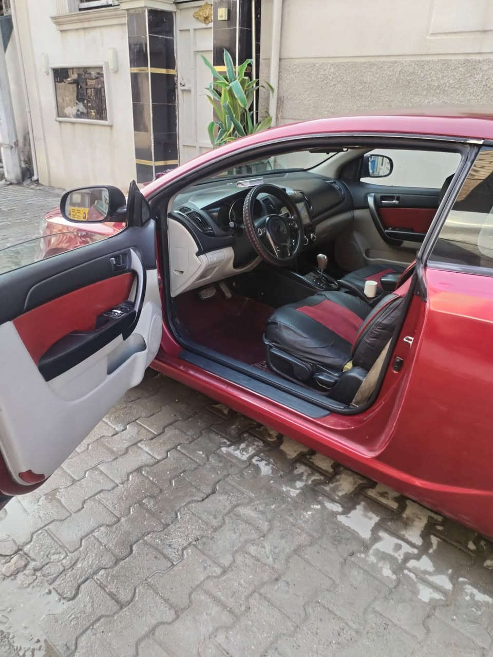 السلام عليكم
للبيع كيا فورتي موديل 2010 كوبيه تك باب لون ماروني غامق السياره رقم بغداد انكليزي باسمي 2026  مكينة 2000 ضررها فقط خشم الجاملغ والبنيد مبدل لالغود ولا شواصي صبغتها عام نفس اللون للجماليه وصورها قبل الصبغ موجودة سيارة نظيفة مبدللها صدر امامي خلفي جديد قبل سبوعين مشط ودبلات زوج تايرات جدد مكينة صارلها يومين بيها دخان ابيعلك ناقص مكينة شكد بالسوك تنزل من سعر السيارة 75 ورقه ونقص منها سعر المكينه بعد الاتفاق مكاني بغداد الحرية *********** /***********
