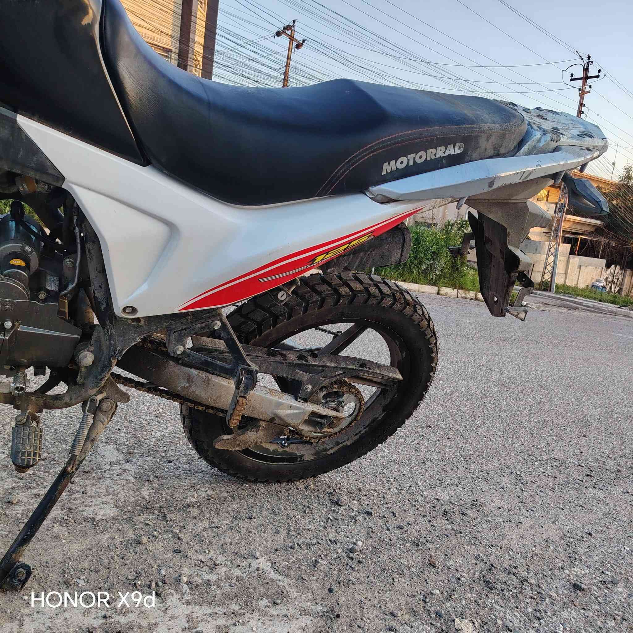 سلام عليكم 
شباب مطور قفاز هذه نوع 
مرقم دهوك سنويه عضم لي 2030
محرك جديدي بعدو بدهن شركه 300سيسي 
كهربايات فول شغله زوج تواير جديد 
لايت مال سياره الله وكيل 50الف شادو 
مطور كلشي ما يوجعه محور ويل على ويل كب وجوب ليس 
ويل الصلي موجود 
***********وتساب فقط او خاص على مسنجر 
السعر مليونين 400بي مجال الشرايه يدلل بس قساط ما ابيع
