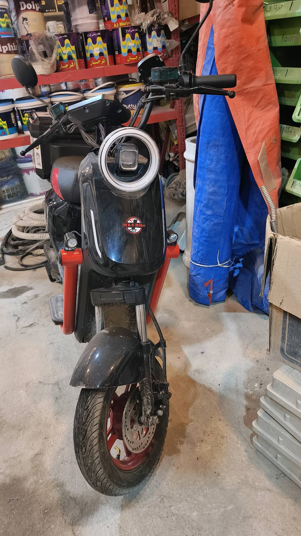 عنوان بغداد البياع دراجه شحن باتمان 4(بطاريه اكبارالشحنه الوحذه تمشيك 60كيلو)(مديل 25سرعه60) مستخدمه شهرين على يدي وكفوله كفاله عامه بس الشاشه متحركه الفيشه مالتهه السعر 500وبيه مجال قليل