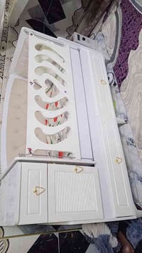 عندي غراض للبيع 1-جربايه طفل تركيه حراريه نظيفه كلش ووياها مندرها بعده...