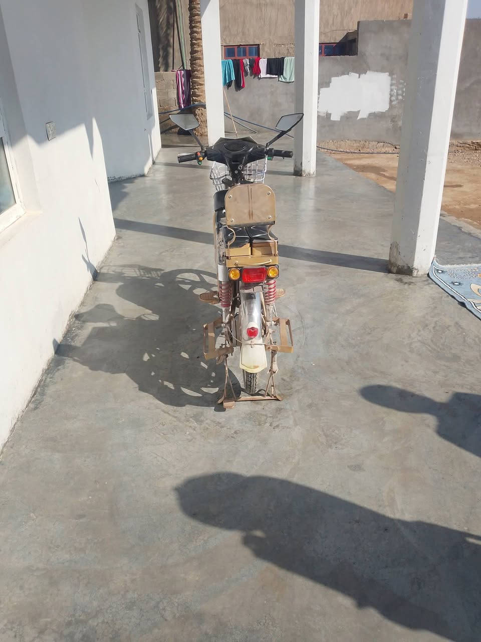 عندي موطر شحن اللبيع نضيف بس بطاريات مالتو تعبانات وسعر 250 ألف وبي مجال ***********،،
